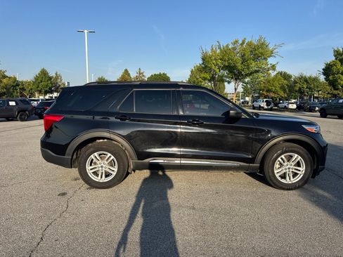 Used 2022 Ford Explorer XLT w/ Equipment Group 202A AWD/4WD image 4