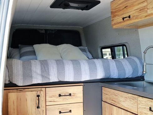 Used 2022 Mercedes-Benz Sprinter 2500 image 21