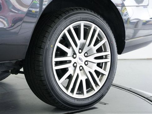 Used 2024 Ford Expedition Limited image 8