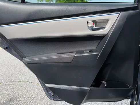 Used 2015 Toyota Corolla LE FWD image 39