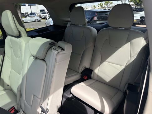 New 2026 Volvo XC90 T8 Ultra w/ Protection Package Premier image 18
