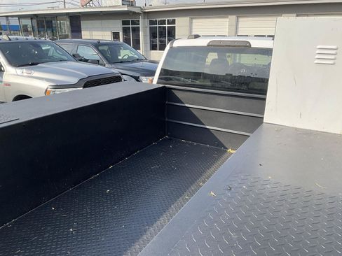Used 2021 Ford F550 2WD Crew Cab Super Duty w/ XLT Value Package image 28
