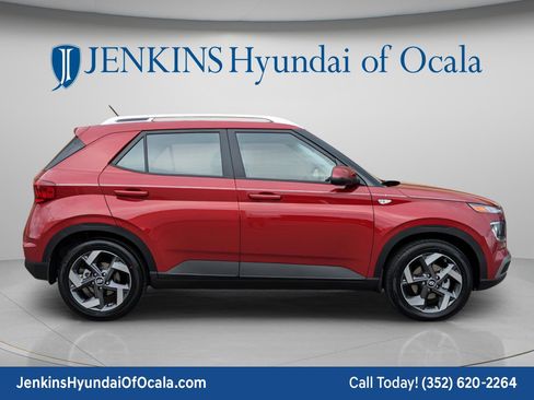 New 2025 Hyundai Venue SEL image 2