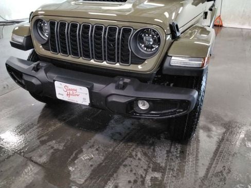 New 2026 Jeep Gladiator Sport AWD/4WD image 13