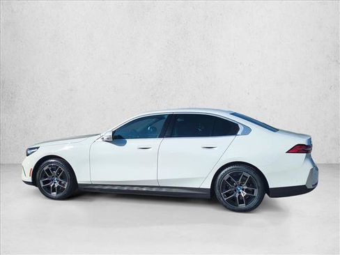 Used 2024 BMW i5 eDrive40i w/ M Sport Package RWD image 9