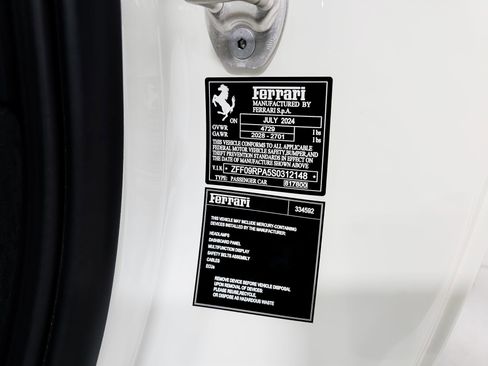 Used 2025 Ferrari Roma Spider RWD image 31