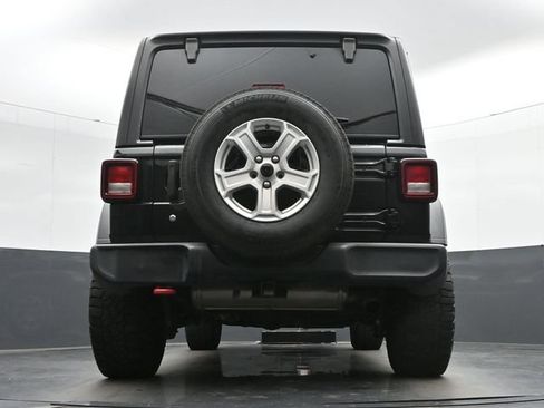 Used 2018 Jeep Wrangler Unlimited Sport S AWD/4WD image 38