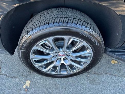 Certified 2025 GMC Yukon Denali image 40