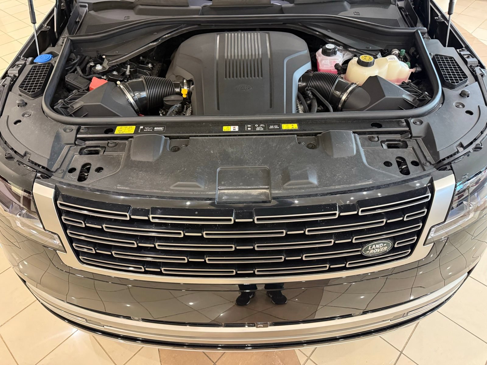 New 2025 Land Rover Range Rover Long Wheelbase SE AWD/4WD image 42