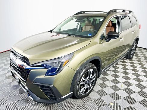 Used 2025 Subaru Ascent Touring AWD/4WD image 3