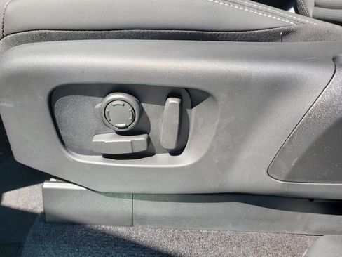 New 2026 Land Rover Discovery Limited Edition image 19