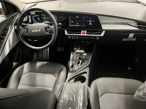 New 2025 Kia Niro EX Touring image 7