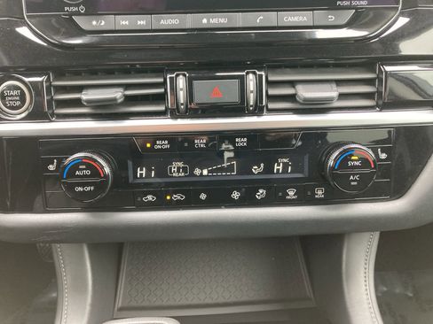 Used 2024 Nissan Pathfinder SV image 17