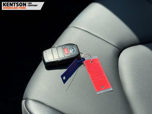Used 2025 Toyota Highlander XLE AWD/4WD image 36