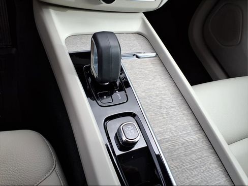 Used 2023 Volvo XC60 B5 Plus w/ Protection Package Premier image 18