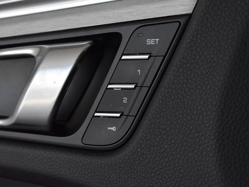 Used 2022 Porsche Macan AWD/4WD image 25