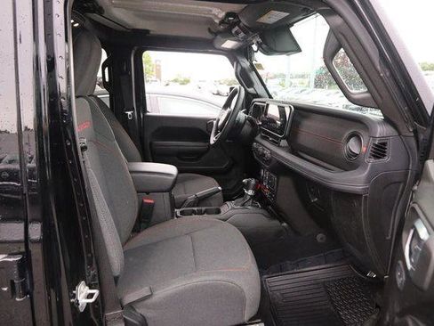 Used 2025 Jeep Wrangler Unlimited Rubicon AWD/4WD image 27