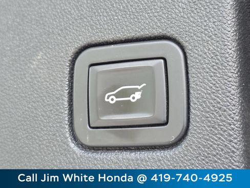Used 2018 Chevrolet Equinox LT FWD image 19