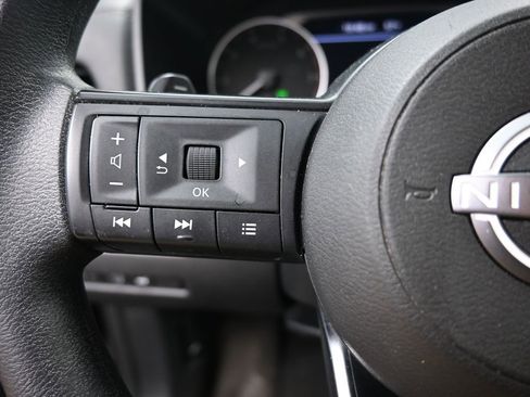 Used 2024 Nissan Rogue SV image 16