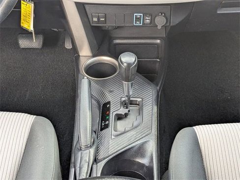 Used 2013 Toyota RAV4 LE image 18