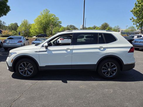Used 2023 Volkswagen Tiguan SE image 8