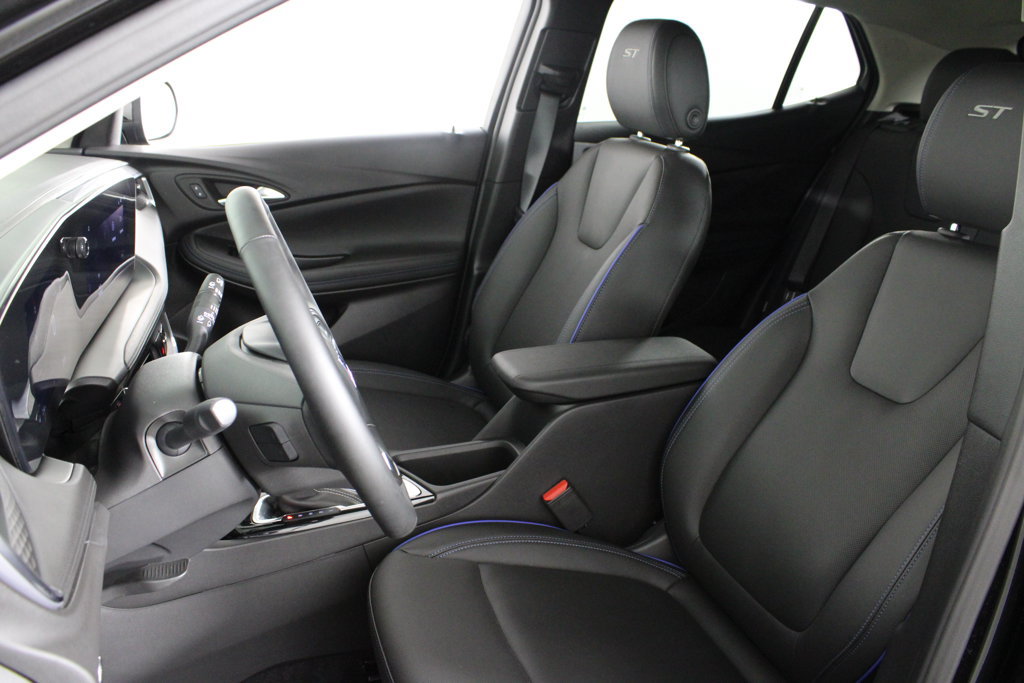 Used 2025 Buick Encore GX Sport Touring w/ Advanced Technology Package FWD image 18