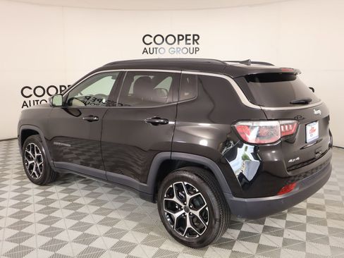 Used 2025 Jeep Compass Limited image 21