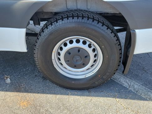 Used 2025 Mercedes-Benz Sprinter 2500 image 9