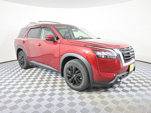 Used 2023 Nissan Pathfinder SL AWD/4WD image 9