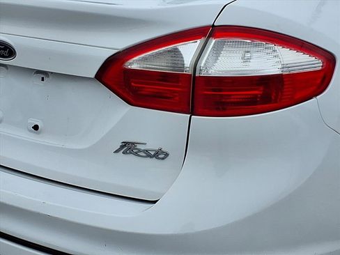 Used 2016 Ford Fiesta SE image 22