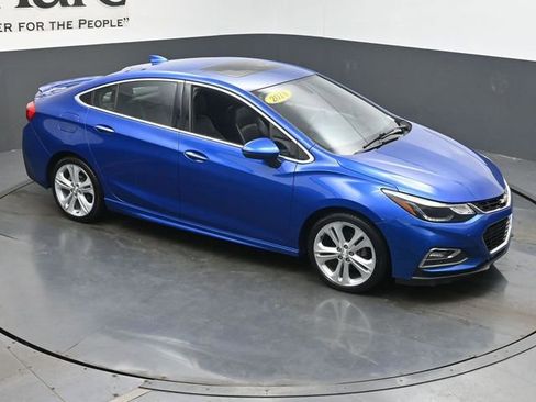 Used 2018 Chevrolet Cruze Premier FWD image 35