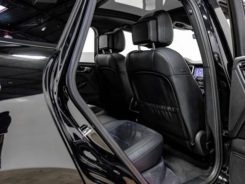 Used 2021 Porsche Macan image 34