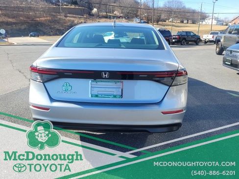 Used 2023 Honda Accord EX image 8
