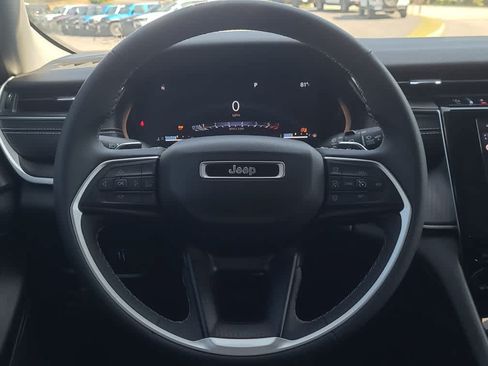 Used 2023 Jeep Grand Cherokee Laredo X AWD/4WD image 11
