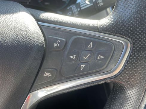 Used 2020 Chevrolet Equinox LS FWD image 21