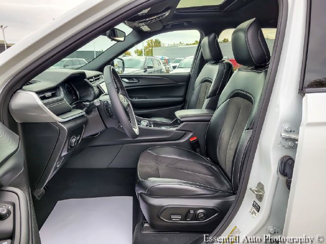 Certified 2024 Jeep Grand Cherokee L Altitude AWD/4WD image 8