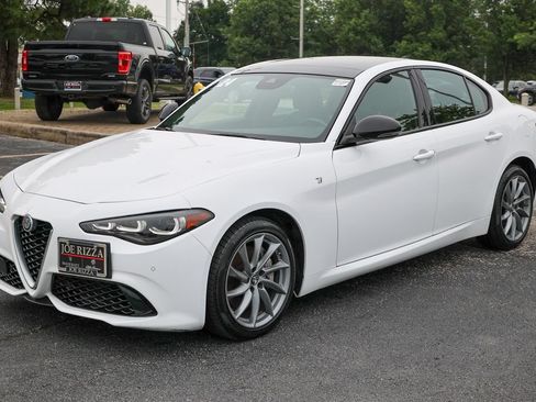 Used 2024 Alfa Romeo Giulia Ti AWD/4WD image 32