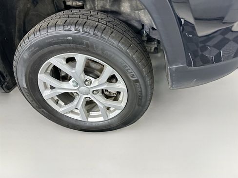 Used 2023 Jeep Grand Cherokee Limited AWD/4WD image 11