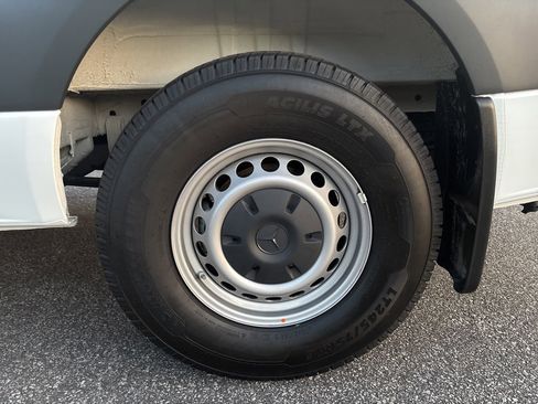 Used 2023 Mercedes-Benz Sprinter 144 Cargo image 13