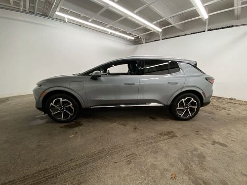 Used 2025 Chevrolet Equinox EV LT w/ Convenience Package image 3