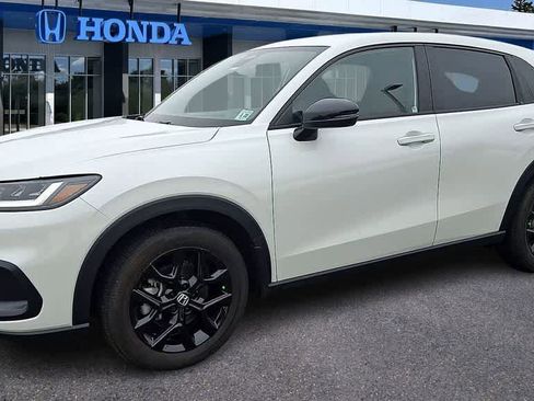 Certified 2025 Honda HR-V Sport image 4