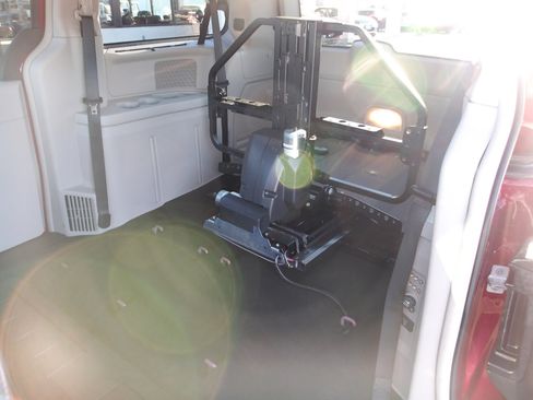 Used 2013 Chrysler Town & Country Touring-L w/ Entertainment Group #2 image 10