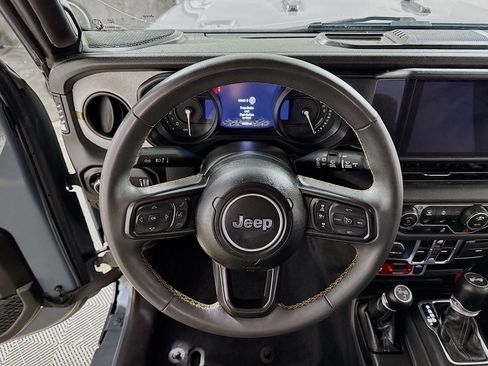 Used 2024 Jeep Wrangler Unlimited image 14