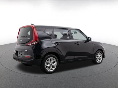 Used 2025 Kia Soul LX w/ LX Technology Package FWD image 9