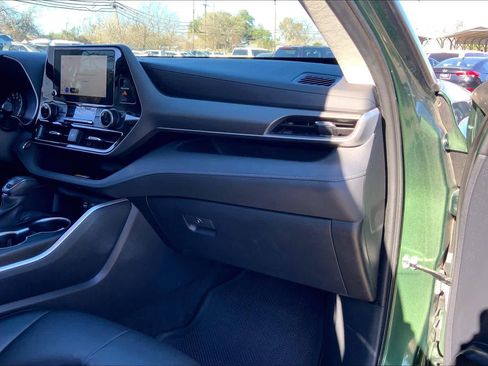 Used 2023 Toyota Highlander XLE FWD image 19