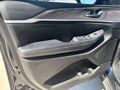 Used 2023 Jeep Grand Cherokee Limited image 9