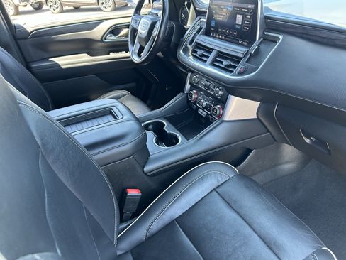 Used 2021 GMC Yukon XL SLT w/ SLT Luxury Package AWD/4WD image 13