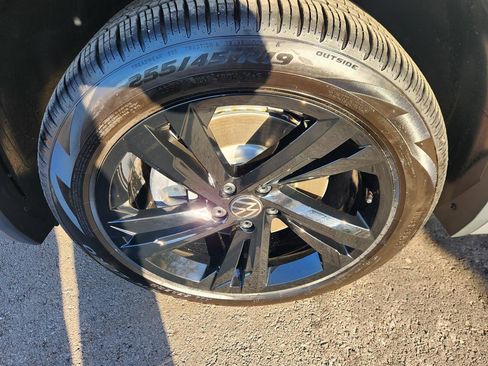 Certified 2024 Volkswagen Tiguan SE R-Line w/ MDO Package, Two-Row image 9