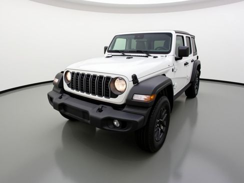 Used 2025 Jeep Wrangler Unlimited Sport AWD/4WD image 3
