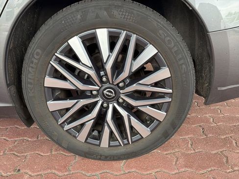 Used 2025 Nissan Altima 2.5 SV FWD image 11
